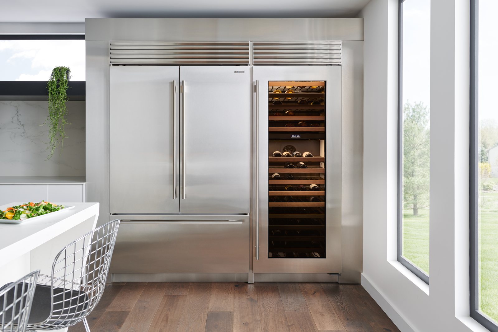 Sub-Zero Kühlschrank in einer Küche